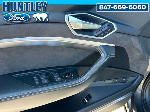 Used 2019 Audi e-tron Prestige w/ Prestige Package image 25