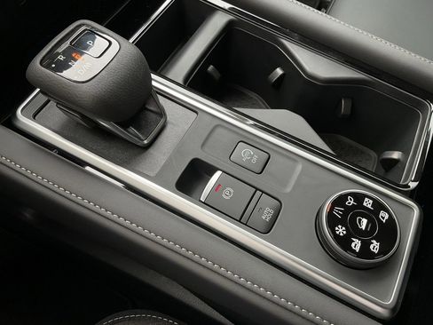 New 2026 Nissan Pathfinder SL image 40