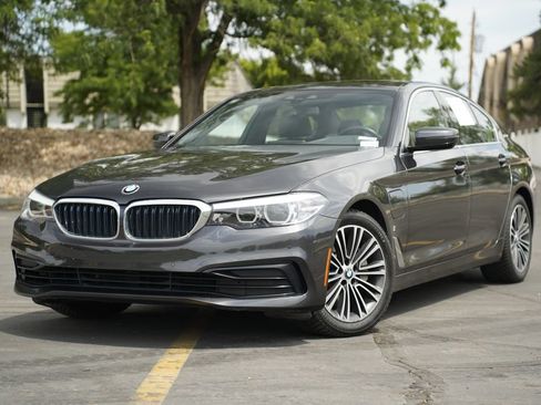 Used 2019 BMW 530e xDrive w/ Convenience Package AWD/4WD image 1