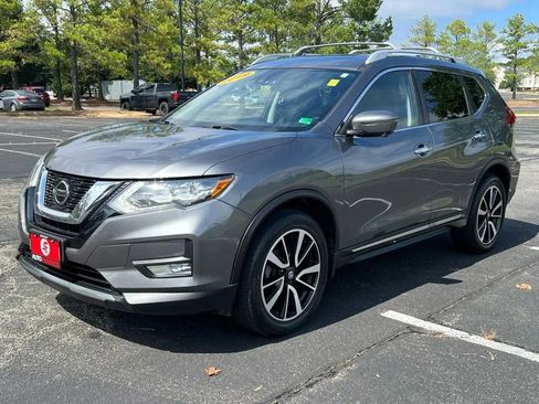 Used 2019 Nissan Rogue SL w/ Premium Package image 2