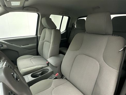 Used 2019 Nissan Frontier SV image 9