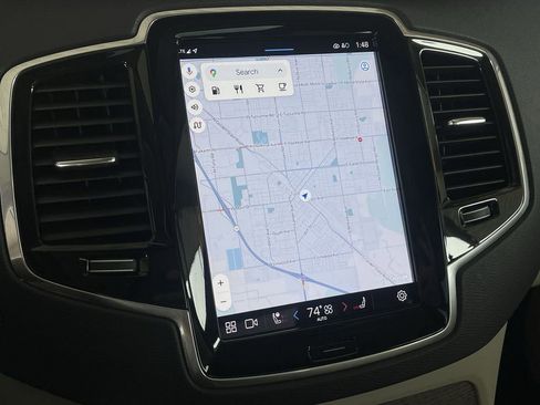 Used 2023 Volvo XC90 B6 Plus image 14