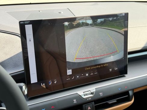 New 2026 Lexus ES 350e FWD image 4
