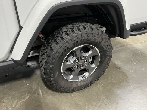 Used 2020 Jeep Gladiator Rubicon image 25