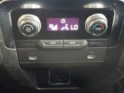 Used 2021 GMC Yukon XL SLE RWD image 32