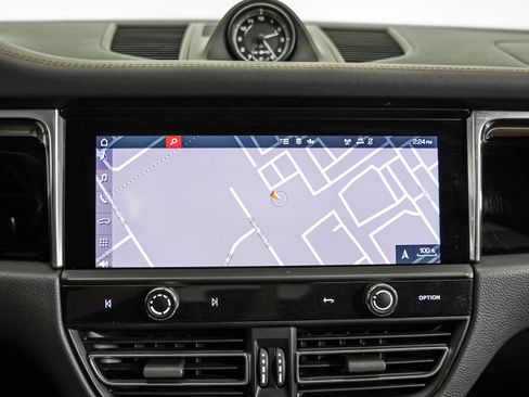 Certified 2022 Porsche Macan S w/ Premium Package Plus image 21