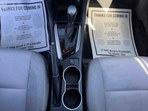 Used 2015 Toyota Corolla LE image 18