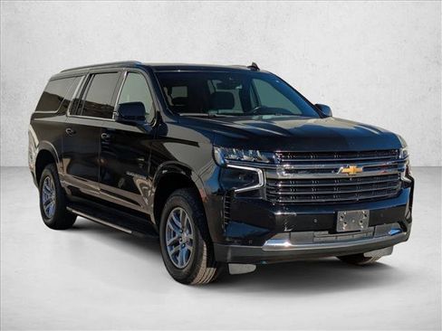 Used 2023 Chevrolet Suburban LT w/ Luxury Package image 3