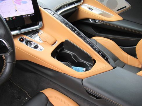 Used 2020 Chevrolet Corvette Stingray Preferred Cpe w/ 2LT Preferred Equipment Group RWD image 19