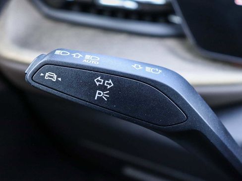 Used 2025 Audi Q5 Premium w/ Convenience Package image 29