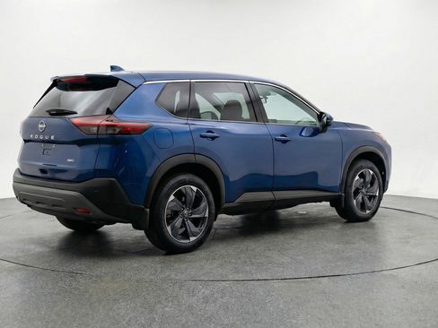Used 2025 Nissan Rogue SV image 9