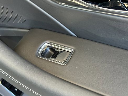 New 2025 Bentley Flying Spur Plug-In Hybrid image 18