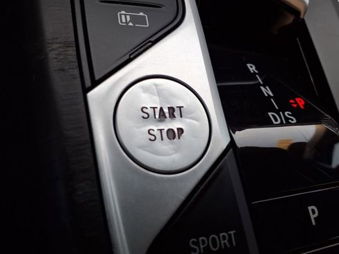 Used 2024 BMW 330e image 10