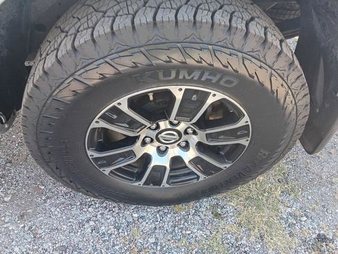 Used 2021 Nissan Titan SV RWD image 10
