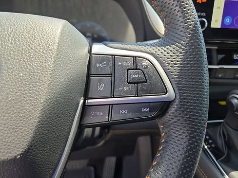 Used 2025 Toyota Sienna XLE Woodland Edition AWD/4WD image 22