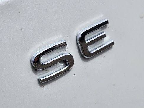 New 2026 Volkswagen Atlas Peak Edition image 8