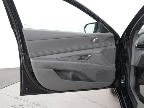 Used 2025 Hyundai Elantra SEL FWD image 16