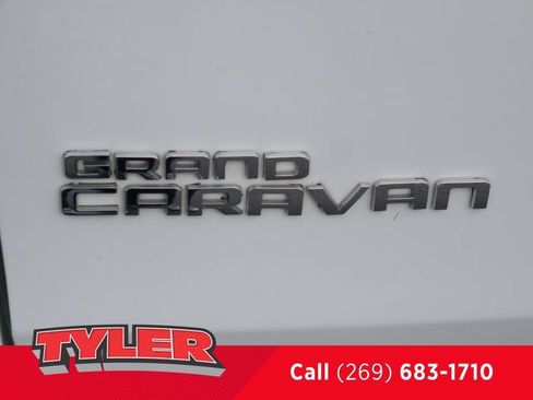 Used 2017 Dodge Grand Caravan SXT FWD image 14