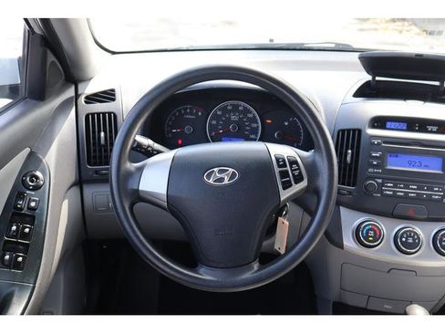 Used 2010 Hyundai Elantra GLS FWD image 9