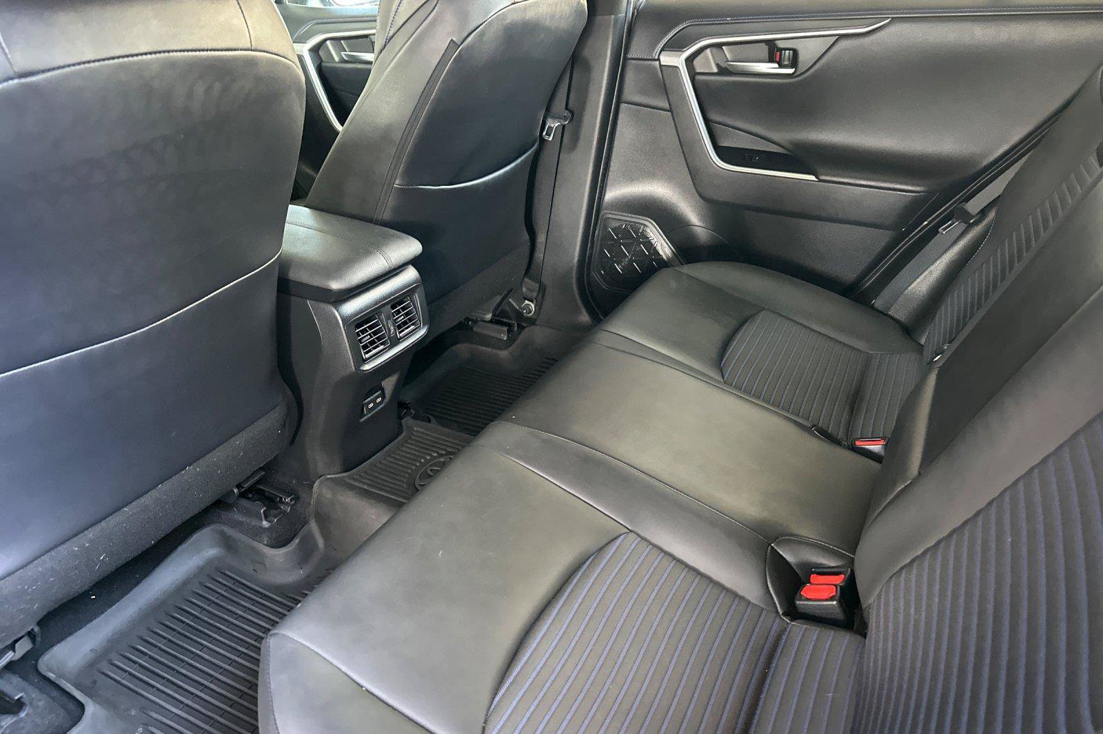 Used 2022 Toyota RAV4 XSE AWD/4WD image 11