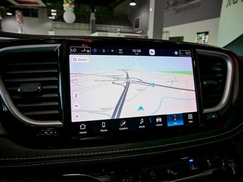 Used 2021 Chrysler Pacifica Touring-L w/ S Appearance Package image 34