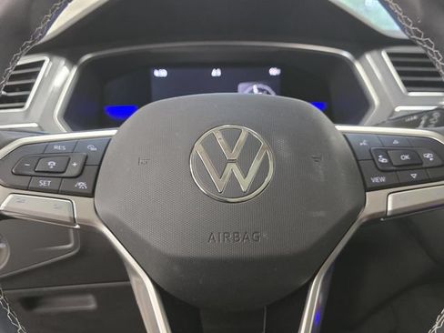 Certified 2022 Volkswagen Tiguan SE FWD image 24