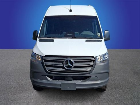 Used 2025 Mercedes-Benz Sprinter 2500 image 2
