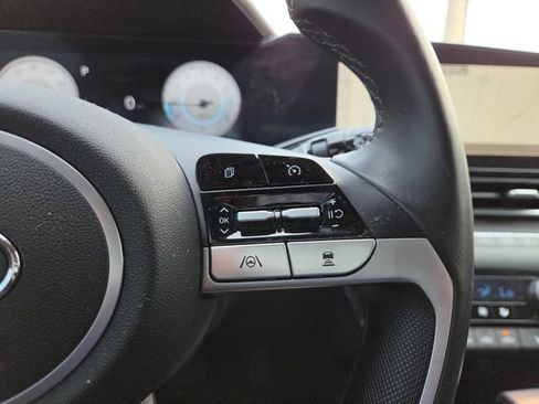 Certified 2023 Hyundai Elantra Limited FWD image 18