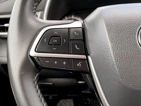 Used 2024 Toyota Highlander XLE AWD/4WD image 19
