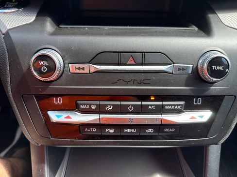 Used 2020 Ford Explorer XLT w/ Equipment Group 202A AWD/4WD image 28