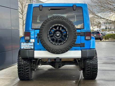 Used 2015 Jeep Wrangler Unlimited Sahara w/ Connectivity Group image 4