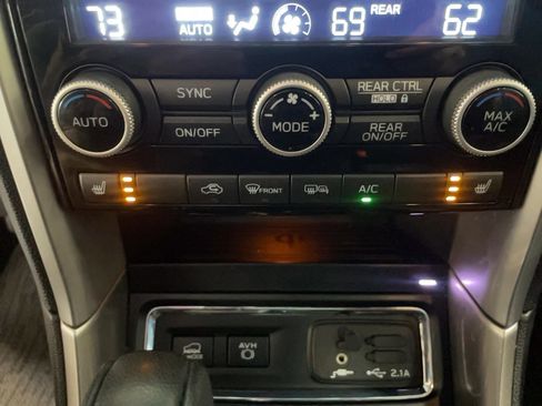 Used 2022 Subaru Ascent Limited w/ Technology Package image 11