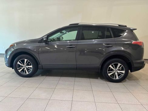 Used 2018 Toyota RAV4 XLE AWD/4WD image 4