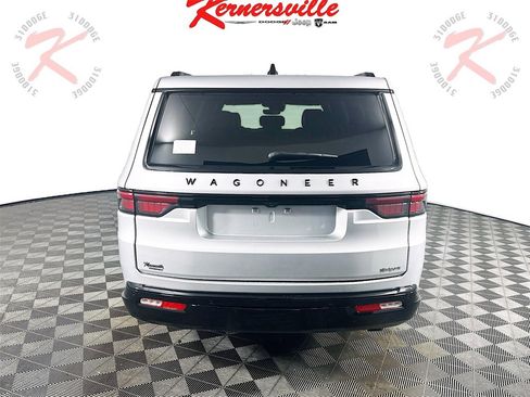 New 2025 Jeep Wagoneer L Series II w/ Premium Group I image 6