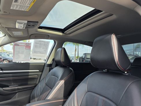 Used 2023 Nissan Altima 2.5 SR w/ SR Premium Package image 17