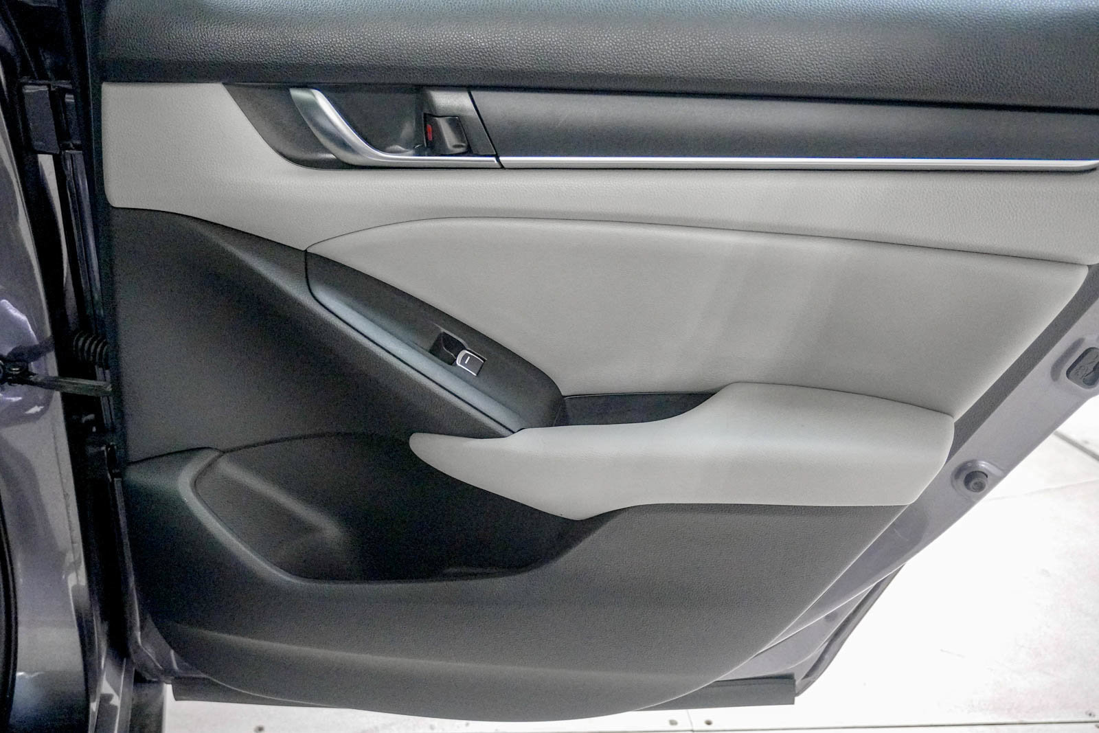 Used 2018 Honda Accord LX image 32