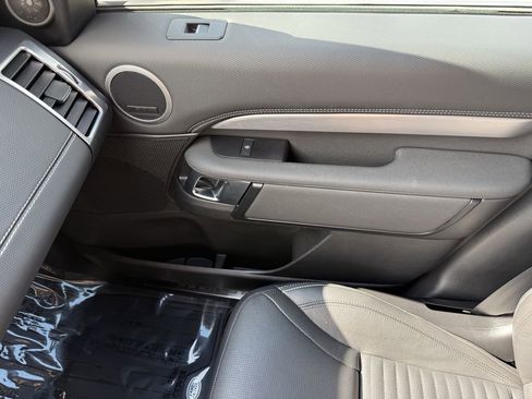 Used 2024 Land Rover Discovery Dynamic SE image 33