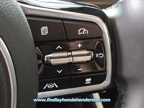 Used 2026 Kia Carnival FWD image 28