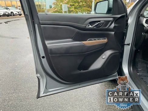 Used 2023 GMC Acadia SLE w/ Driver Convenience Package image 11