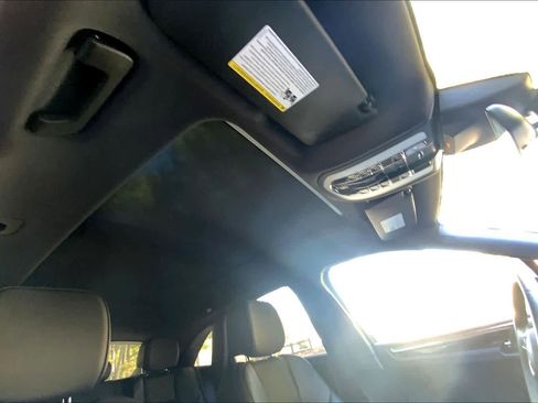 Used 2025 Porsche Macan image 12