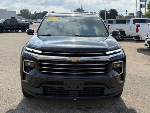 Used 2025 Chevrolet Traverse LT AWD/4WD image 3
