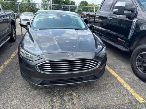 Used 2019 Ford Fusion SE FWD image 4