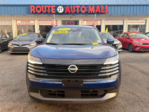 Used 2025 Nissan Kicks SV AWD/4WD image 3