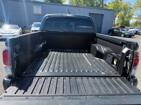 Used 2021 Toyota Tacoma TRD Off-Road w/ Technology Package AWD/4WD image 5
