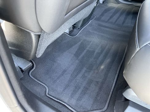 Used 2025 Cadillac XT6 Premium Luxury image 36