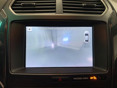 Used 2018 Ford Explorer XLT w/ Equipment Group 201A image 8