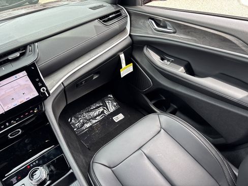 New 2026 Jeep Grand Cherokee L Limited image 13