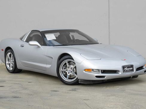 Used 2000 Chevrolet Corvette w/ Memory Pkg image 6