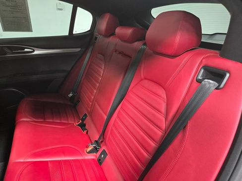 Used 2022 Alfa Romeo Stelvio Veloce image 34