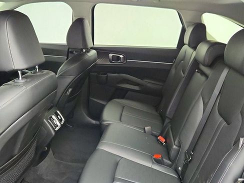 Used 2025 Kia Sorento S w/ Panoramic Sunroof Package image 20